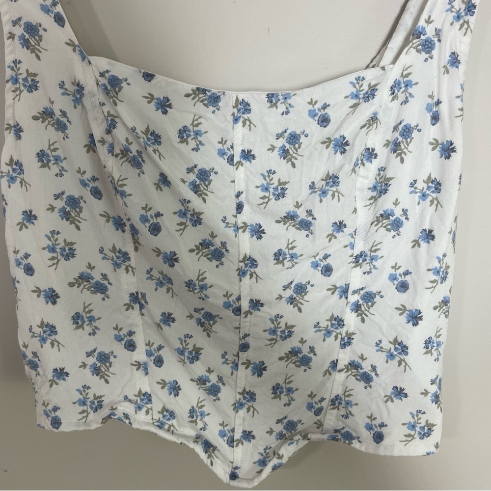 [Hollister] White & Blue Floral Print Cottagecore Coquette Cropped Tank Top - Picture 2 of 9